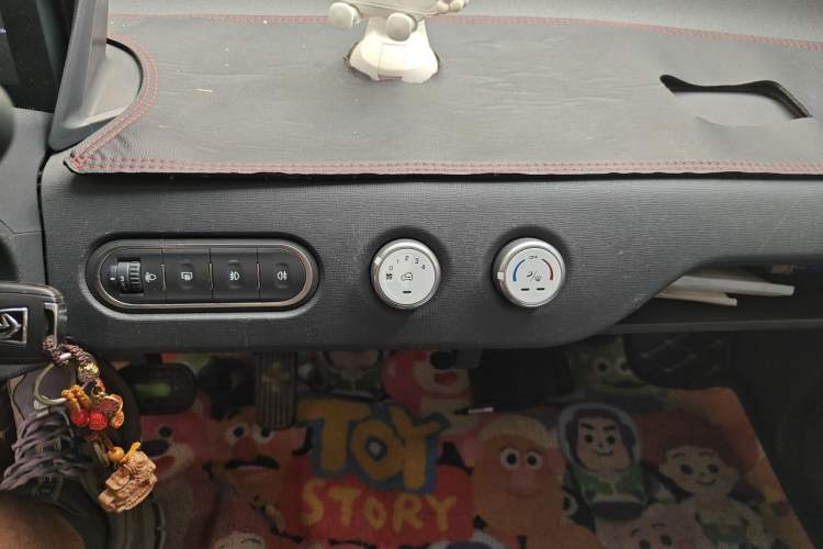 Used Baojun E100 2019 250KM Smart Drive Edition Audio And AC Panel