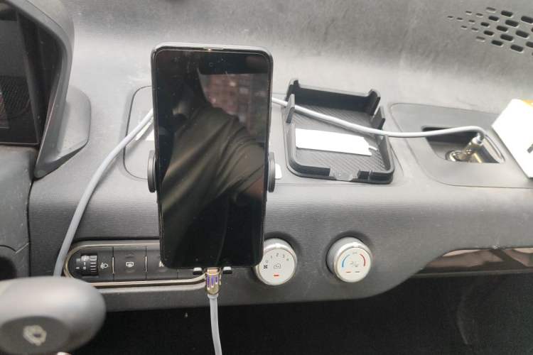Used Baojun E100 2019 250KM Smart Drive Edition Audio And AC Panel