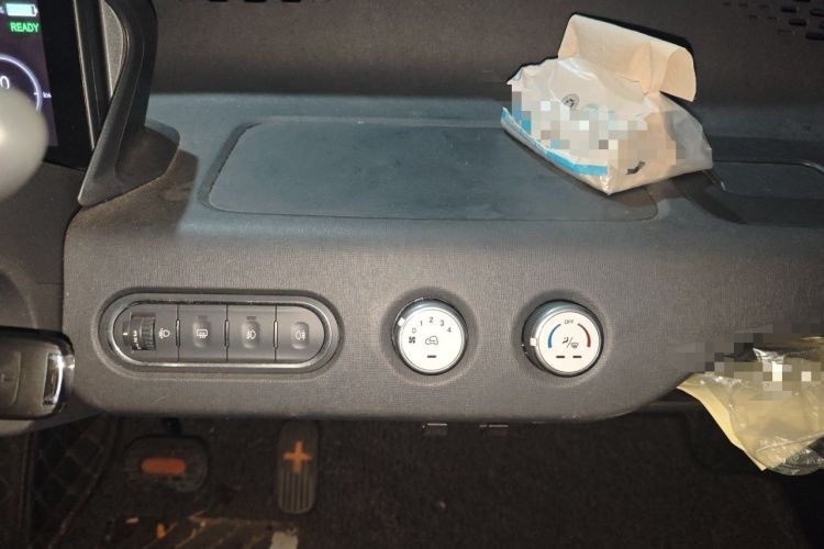 Used Baojun E100 2019 250KM Smart Drive Edition Audio And AC Panel