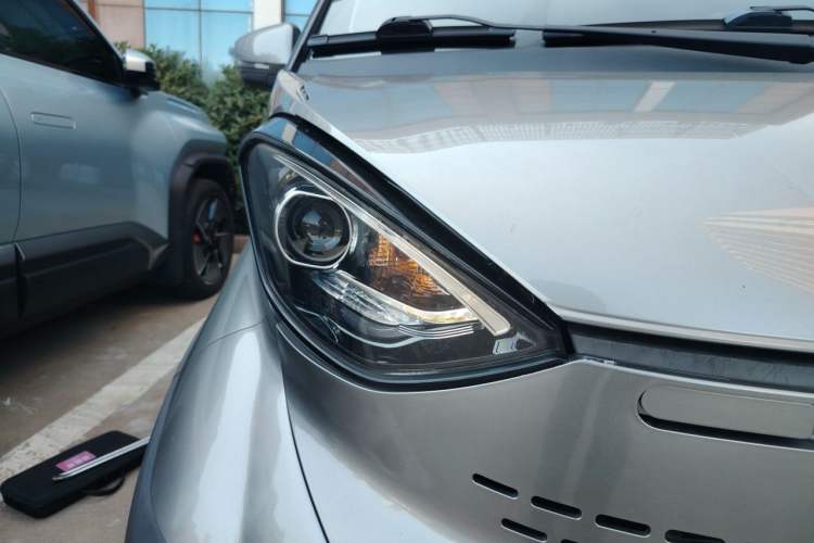 Used Baojun E100 2019 250KM Smart Drive Edition Right Front Headlight
