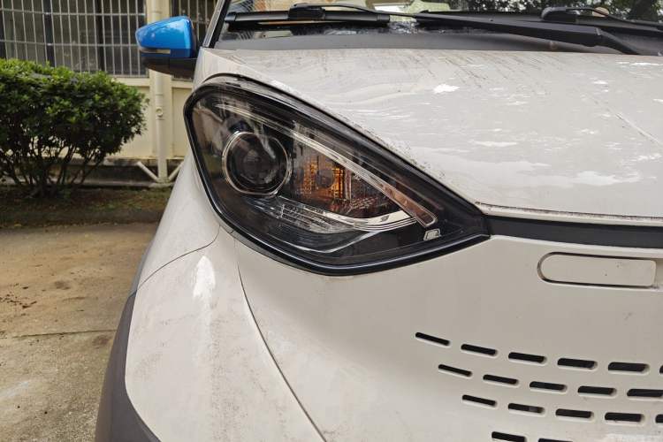 Used Baojun E100 2019 250KM Smart Drive Edition Right Front Headlight
