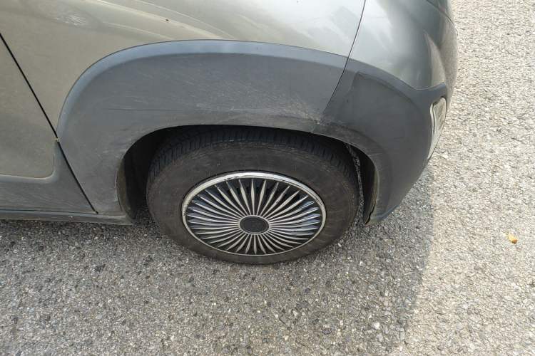 Used Baojun E100 2019 250KM Smart Drive Edition Right Front Wheel Hub