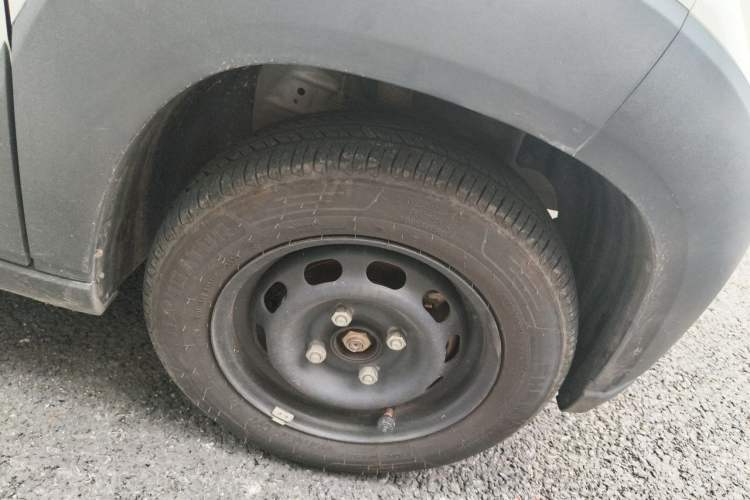 Used Baojun E100 2019 250KM Smart Drive Edition Right Front Wheel Hub