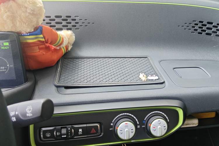 Used Baojun E100 2019 250KM Smart Enjoyment Version Audio And AC Panel