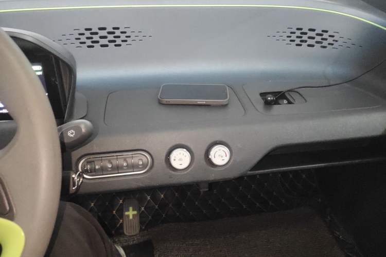 Used Baojun E100 2019 250KM Smart Drive Edition Audio And AC Panel
