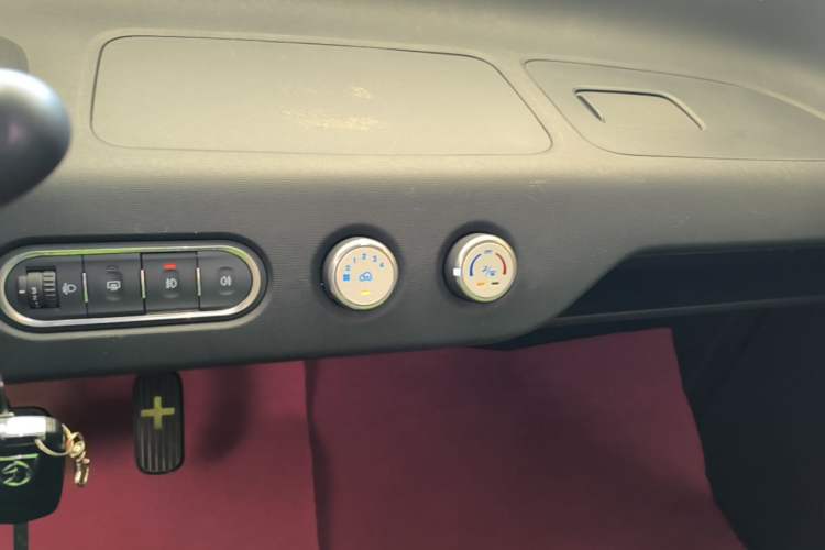 Used Baojun E100 2019 250KM Smart Drive Edition Audio And AC Panel