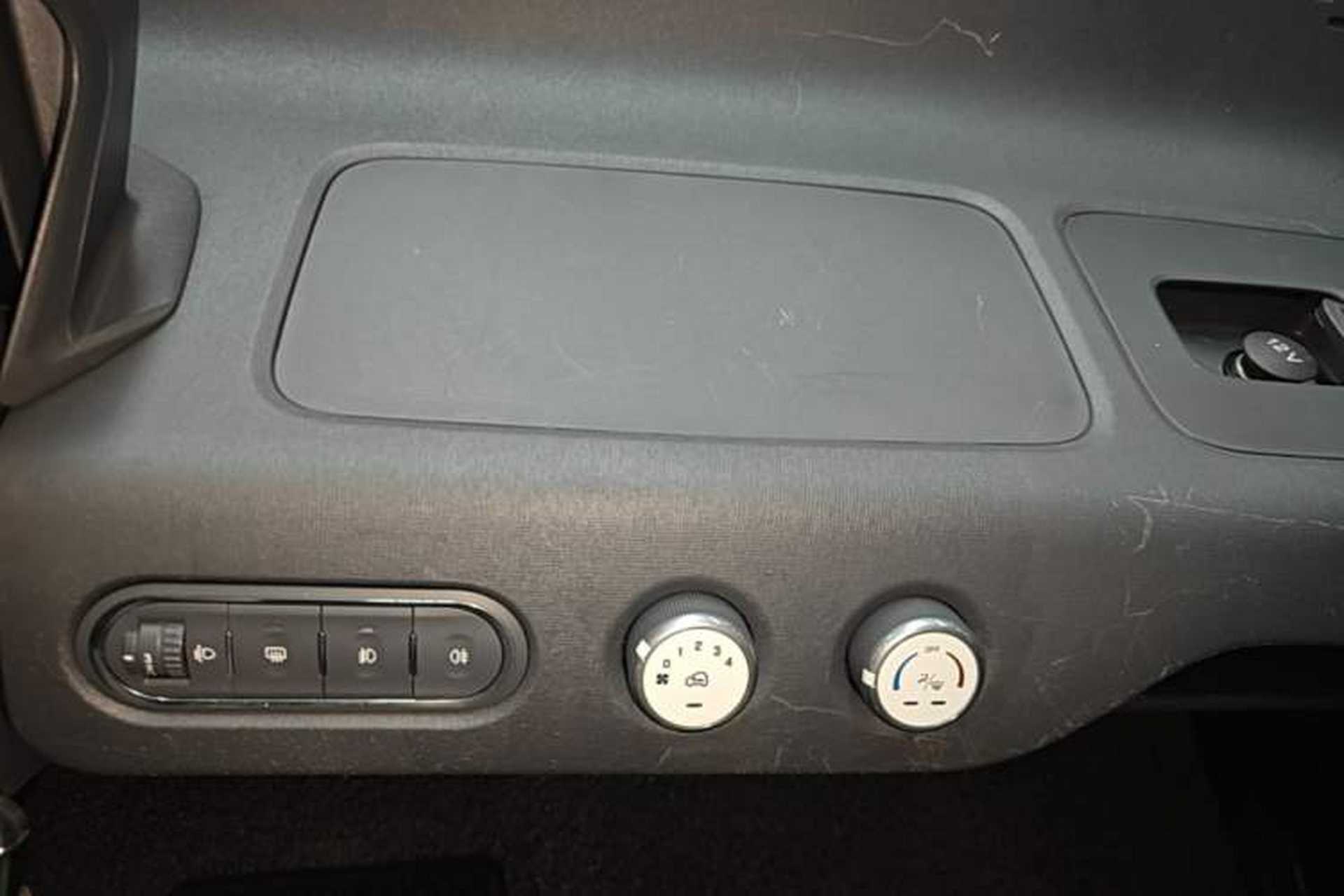 Used Baojun E100 2019 250KM Smart Drive Edition Audio And AC Panel