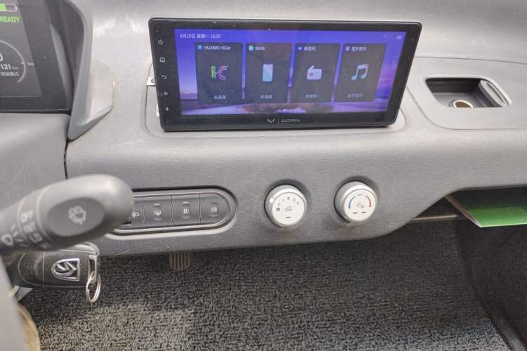 Used Baojun E100 2019 250KM Smart Drive Edition Audio And AC Panel