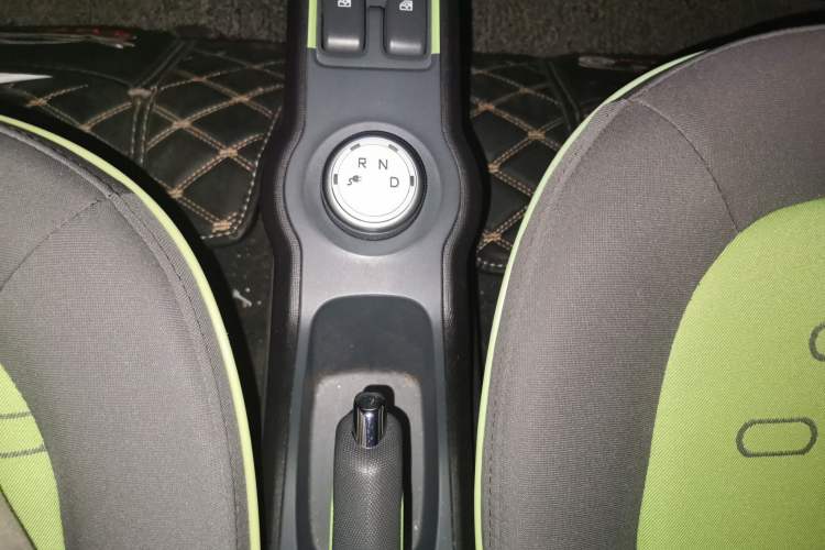 Used Baojun E100 2019 250KM Smart Drive Edition Gear Lever