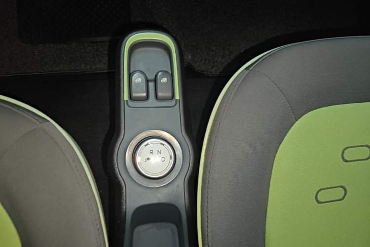 Used Baojun E100 2019 250KM Smart Drive Edition Gear Lever