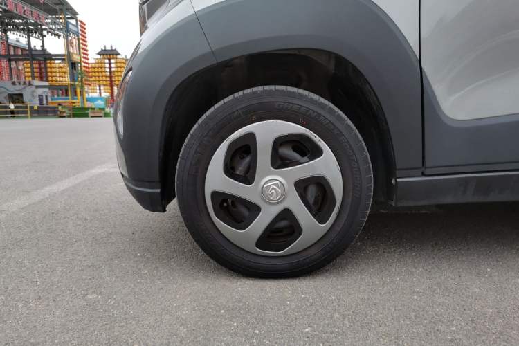 Used Baojun E100 2019 250KM Smart Drive Edition Left Front Wheel Hub