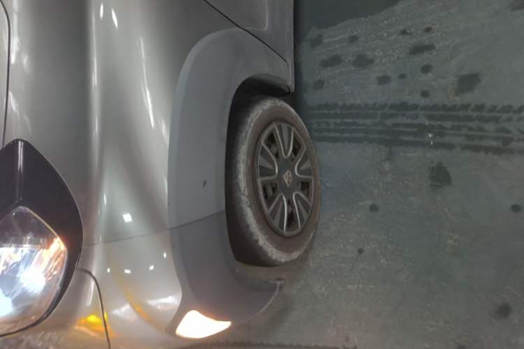 Used Baojun E100 2019 250KM Smart Enjoyment Version Left Front Wheel Hub