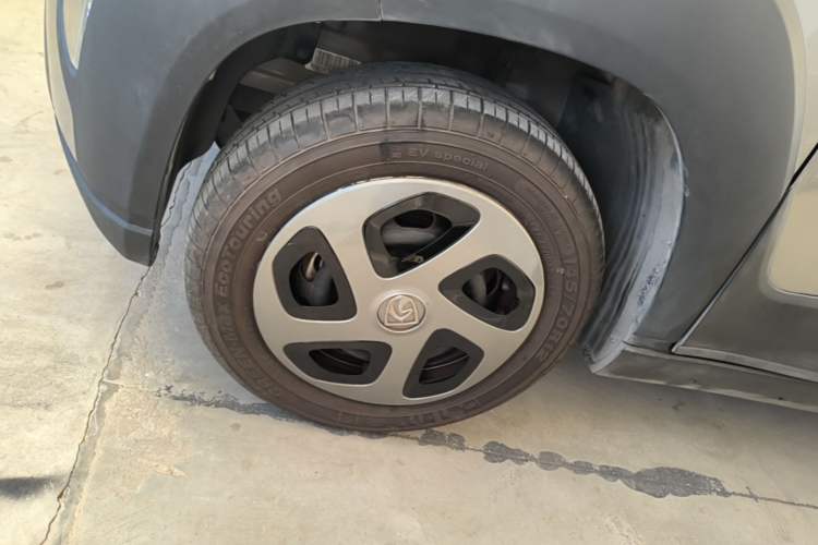 Used Baojun E100 2019 250KM Smart Drive Edition Left Front Wheel Hub