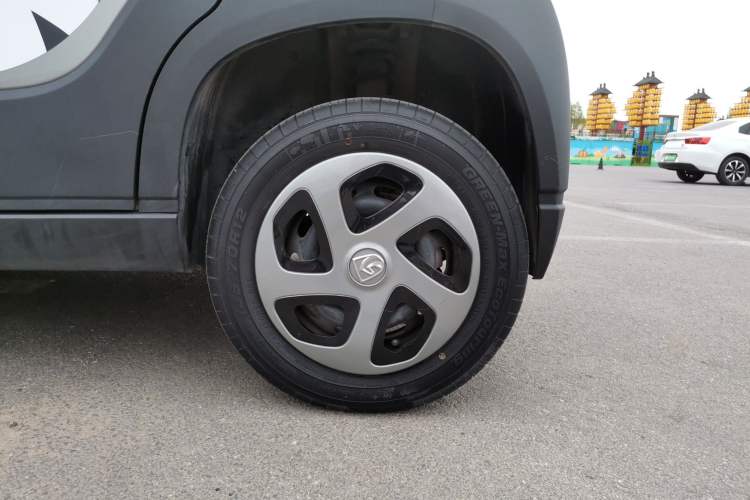 Used Baojun E100 2019 250KM Smart Drive Edition Left Rear Wheel Hub