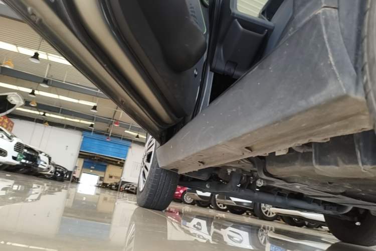 Used Baojun E100 2019 250KM Smart Drive Edition Left Side Sill