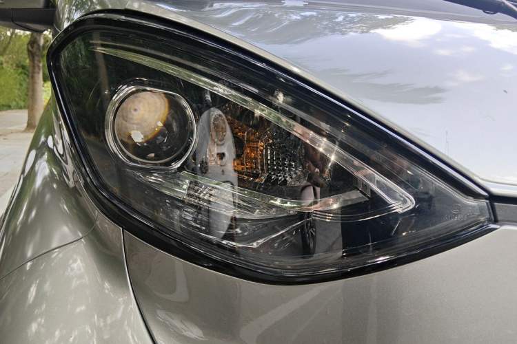 Used Baojun E100 2019 250KM Smart Enjoyment Version Right Front Headlight
