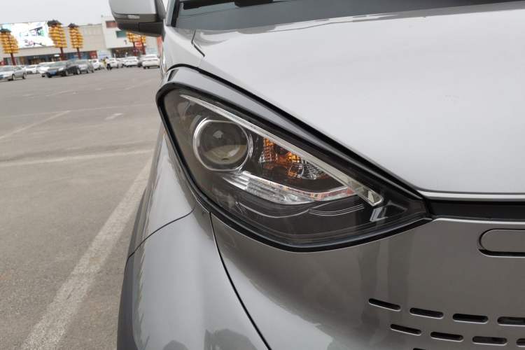 Used Baojun E100 2019 250KM Smart Drive Edition Right Front Headlight