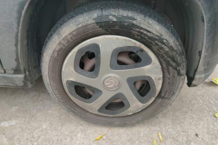Used Baojun E100 2019 250KM Smart Drive Edition Right Front Wheel Hub