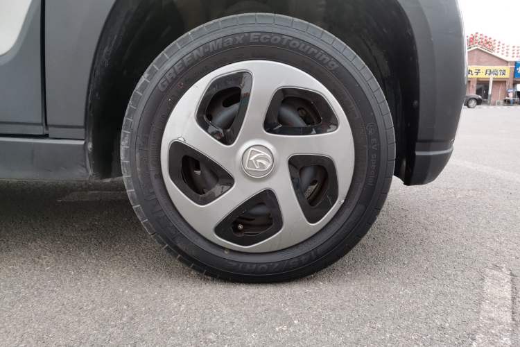Used Baojun E100 2019 250KM Smart Drive Edition Right Front Wheel Hub
