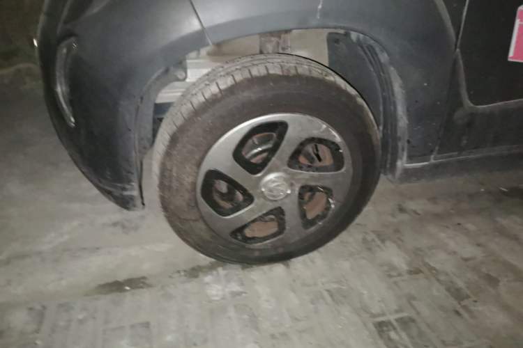 Used Baojun E100 2019 250KM Smart Drive Edition Right Front Wheel Hub