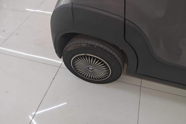 Used Baojun E100 2019 250KM Smart Drive Edition Right Rear Wheel Hub