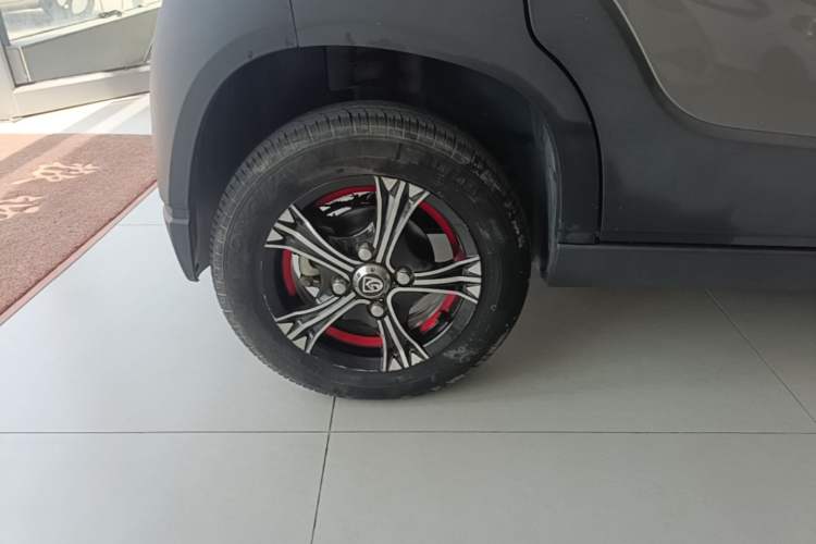 Used Baojun E100 2019 250KM Smart Drive Edition Right Rear Wheel Hub