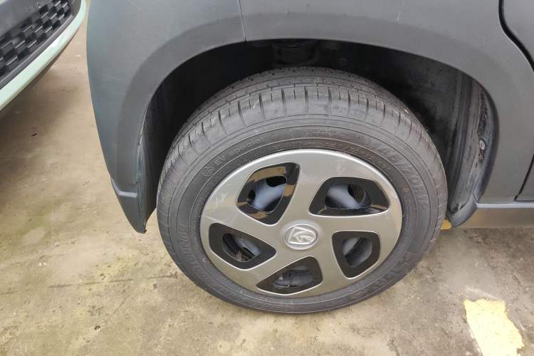 Used Baojun E100 2019 250KM Smart Drive Edition Right Rear Wheel Hub
