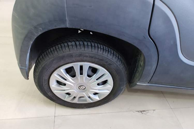 Used Baojun E100 2019 250KM Smart Drive Edition Right Rear Wheel Hub