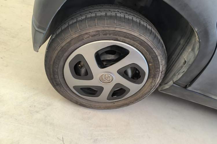 Used Baojun E100 2019 250KM Smart Drive Edition Right Rear Wheel Hub