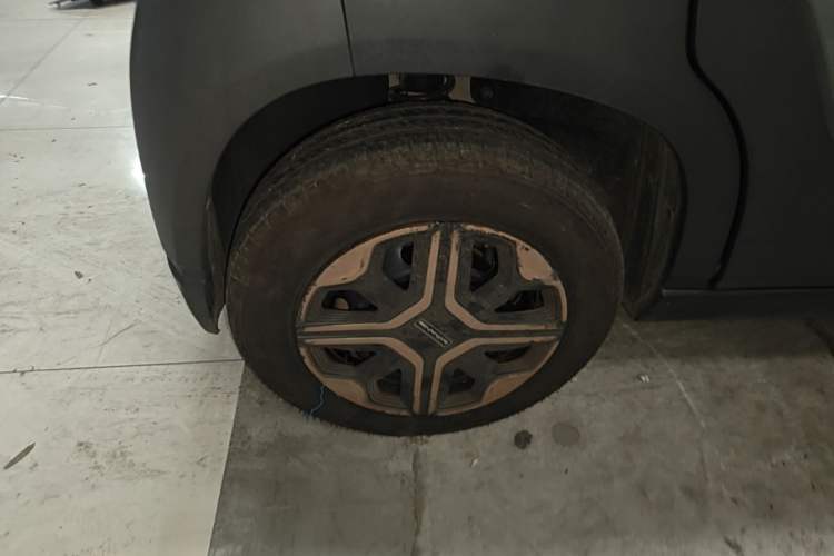 Used Baojun E100 2019 250KM Smart Drive Edition Right Rear Wheel Hub