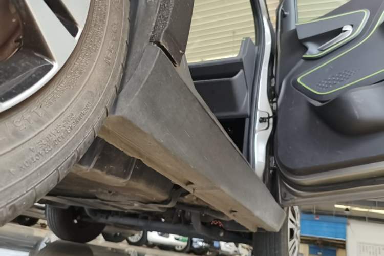 Used Baojun E100 2019 250KM Smart Drive Edition Right Side Sill