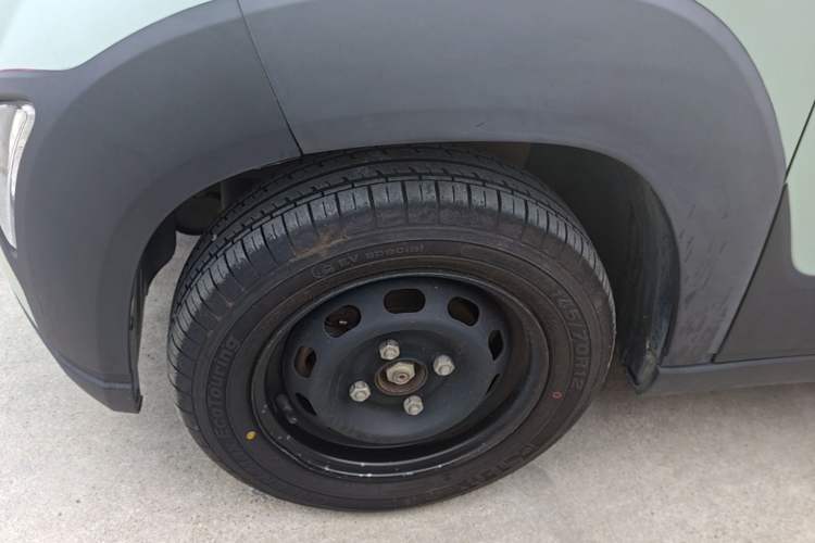 Used Baojun E100 2019 250KM Smart Drive Edition Left Front Wheel Hub