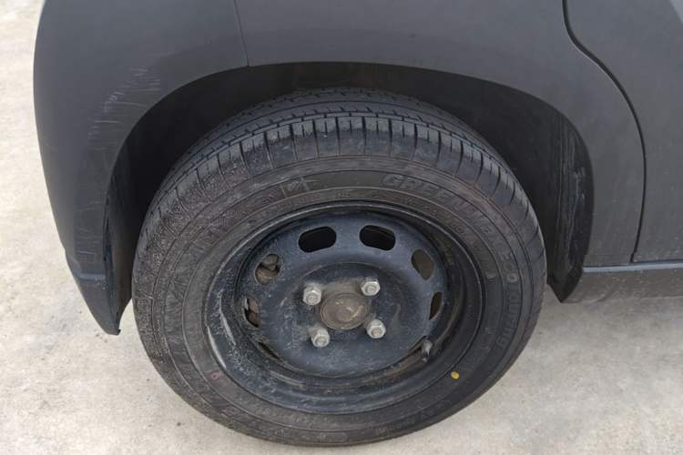 Used Baojun E100 2019 250KM Smart Drive Edition Right Rear Wheel Hub