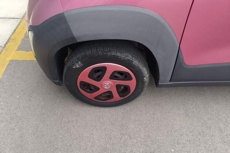 Used Baojun E100 2019 250KM Smart Drive Edition Left Front Wheel Hub