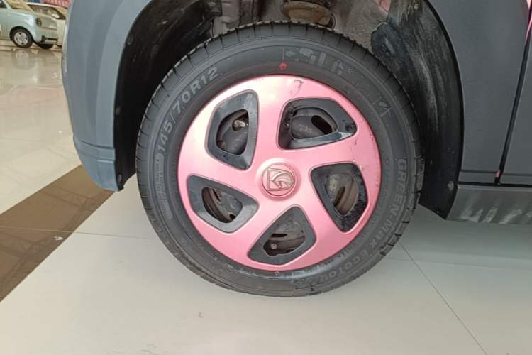 Used Baojun E100 2019 250KM Smart Drive Edition Left Front Wheel Hub