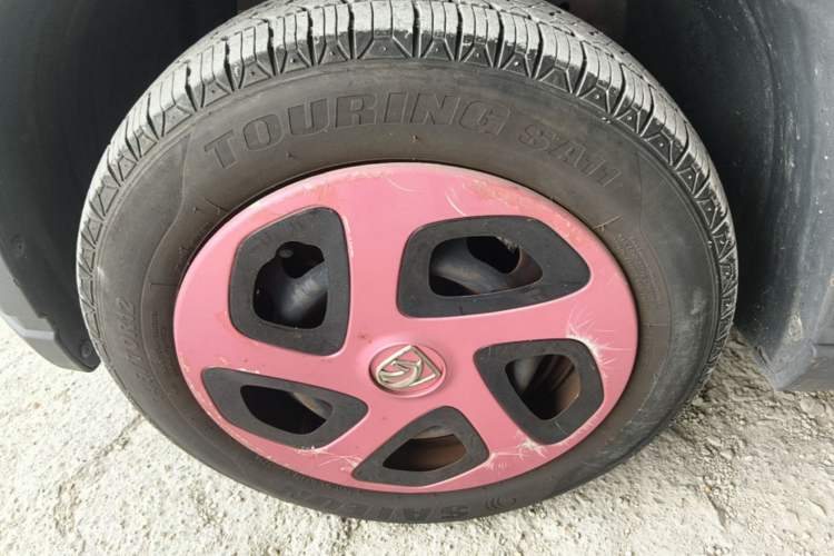 Used Baojun E100 2019 250KM Smart Drive Edition Left Front Wheel Hub