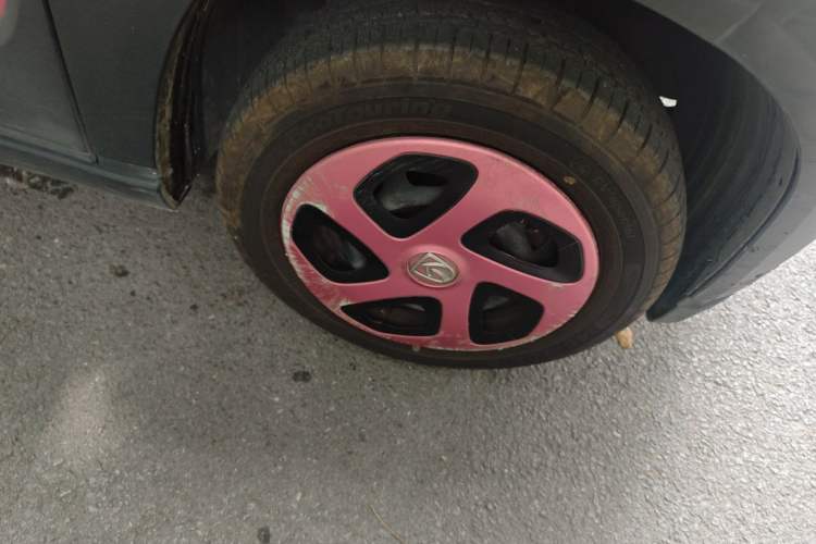 Used Baojun E100 2019 250KM Smart Drive Edition Right Front Wheel Hub