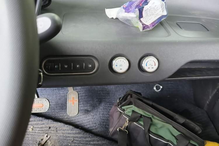 Used Baojun E100 2019 250KM Smart Drive Edition Audio And AC Panel