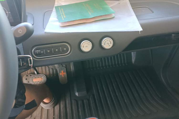 Used Baojun E100 2019 250KM Smart Drive Edition Audio And AC Panel