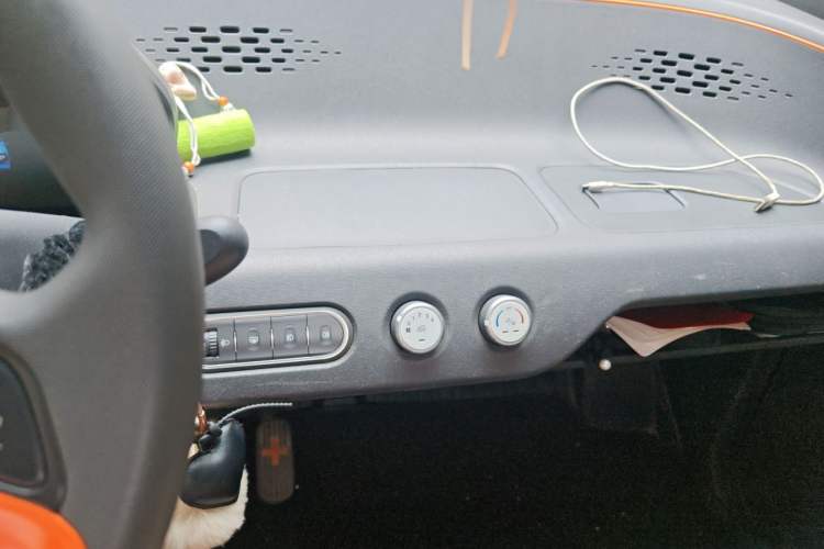 Used Baojun E100 2019 250KM Smart Drive Edition Audio And AC Panel