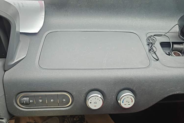 Used Baojun E100 2019 250KM Smart Drive Edition Audio And AC Panel