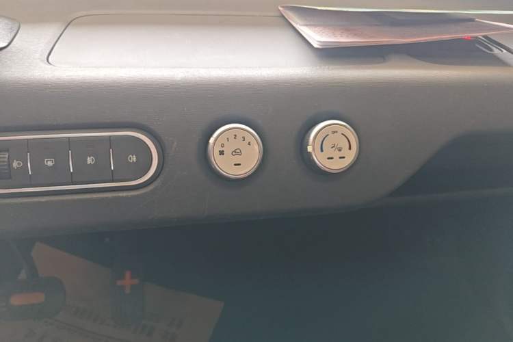 Used Baojun E100 2019 250KM Smart Drive Edition Audio And AC Panel