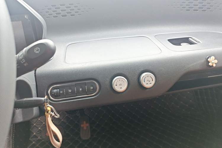 Used Baojun E100 2019 250KM Smart Drive Edition Audio And AC Panel
