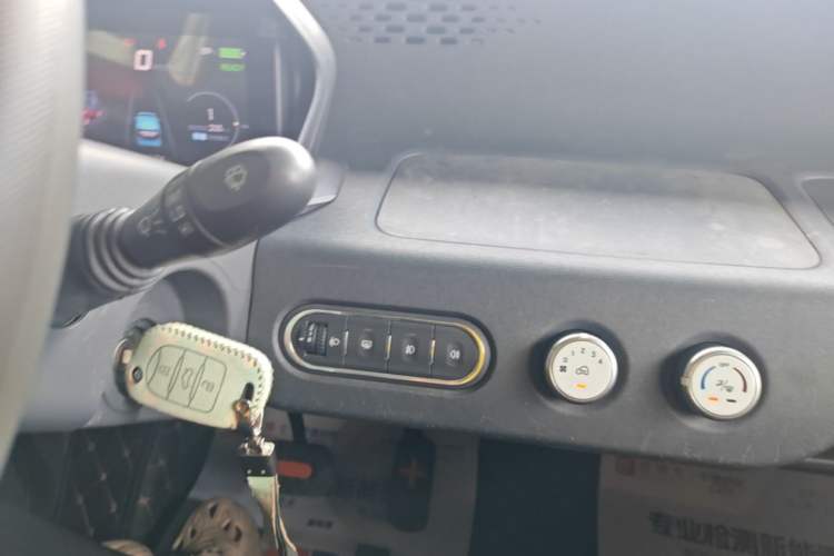Used Baojun E100 2019 250KM Smart Drive Edition Audio And AC Panel
