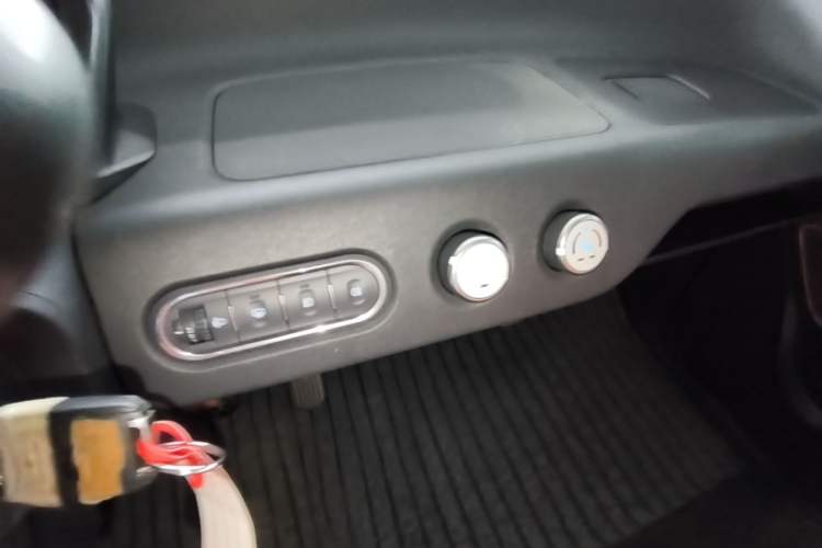 Used Baojun E100 2019 250KM Smart Drive Edition Audio And AC Panel