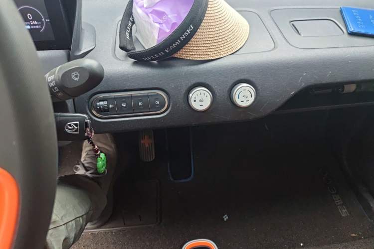 Used Baojun E100 2019 250KM Smart Drive Edition Audio And AC Panel