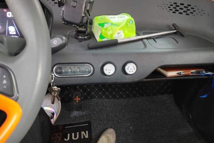 Used Baojun E100 2019 250KM Smart Drive Edition Audio And AC Panel