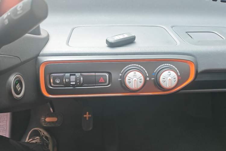 Used Baojun E100 2019 250KM Smart Drive Edition Audio And AC Panel