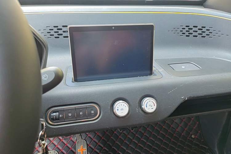 Used Baojun E100 2019 250KM Smart Drive Edition Audio And AC Panel
