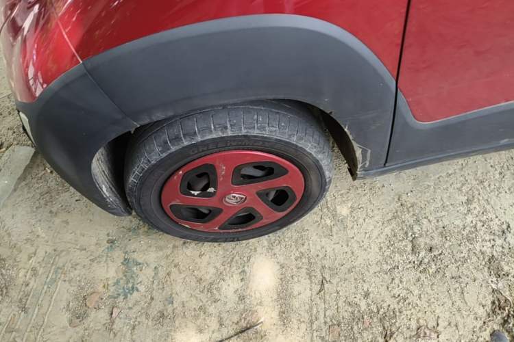 Used Baojun E100 2019 250KM Smart Drive Edition Left Front Wheel Hub